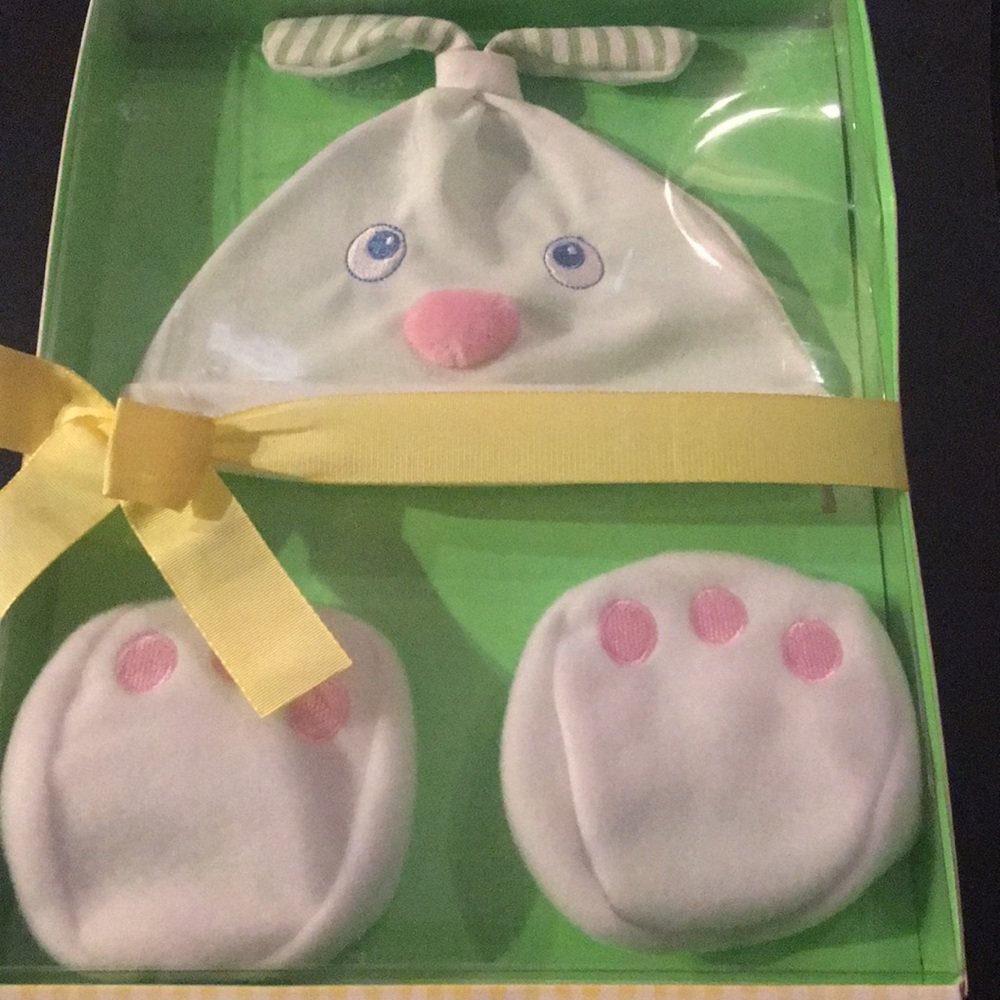Unisex bunny baby cap and footies, 6-12 months